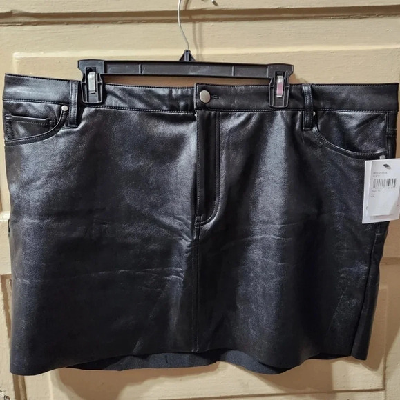 Love, Fire Los Angeles Faux Plus Size Leather Black Button/Zip Up Mini Skirt NWT - Picture 1 of 5